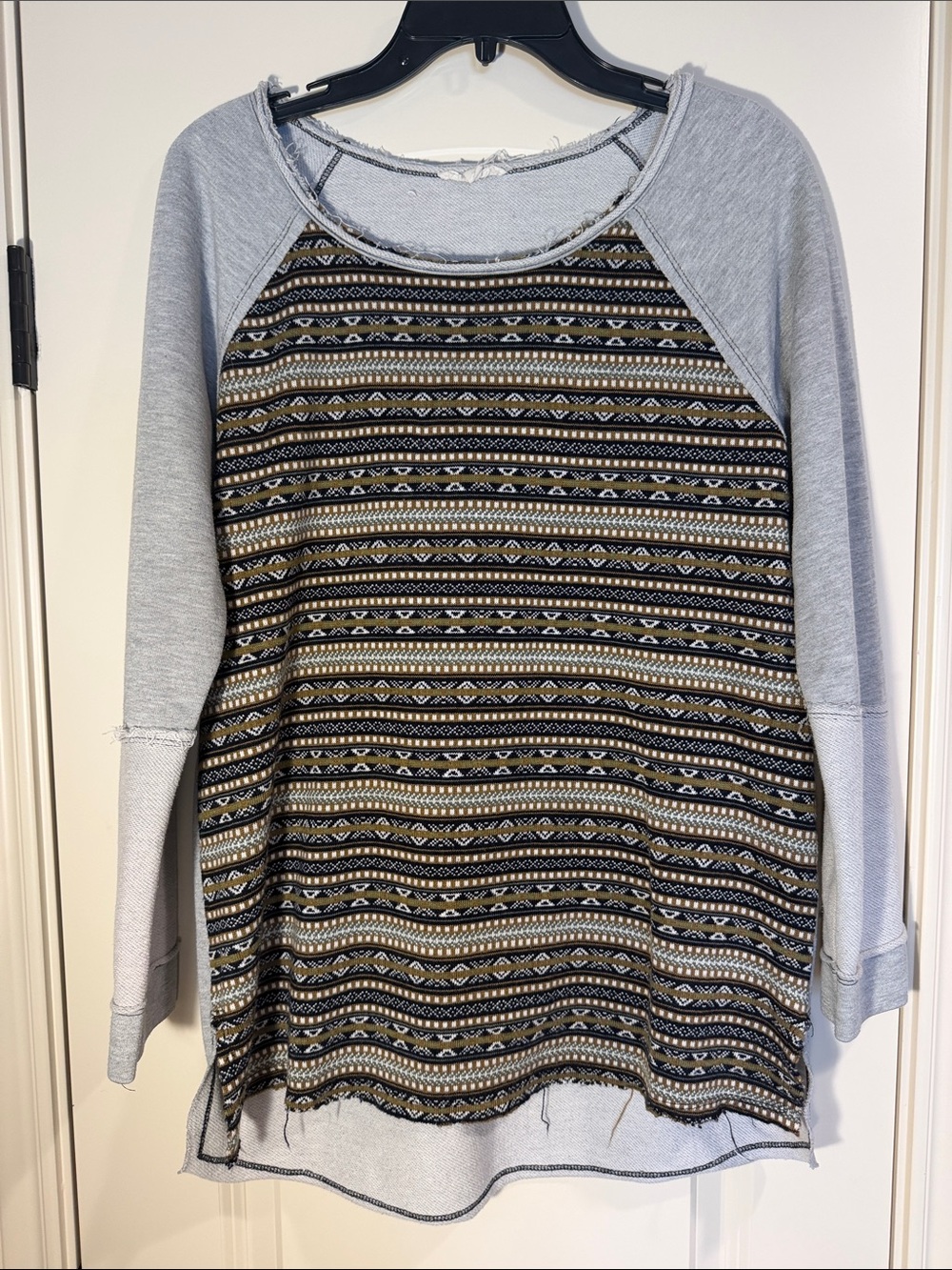 Hem & Thread Heather Gray Raglan Sweater Shirt w Striping Detail - Size M